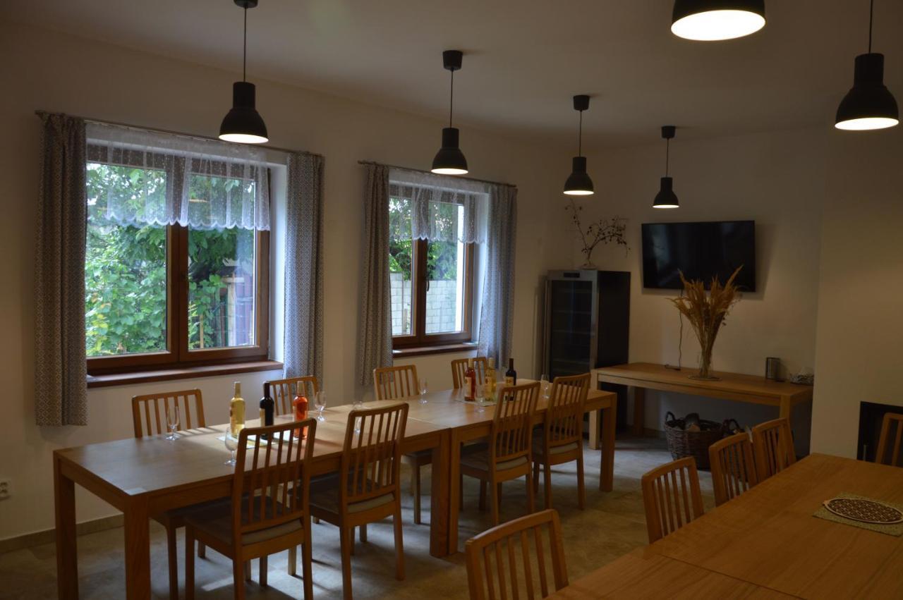 Penzion V Rodinnem Vinarstvi Kadubcovi Lipov Exterior foto